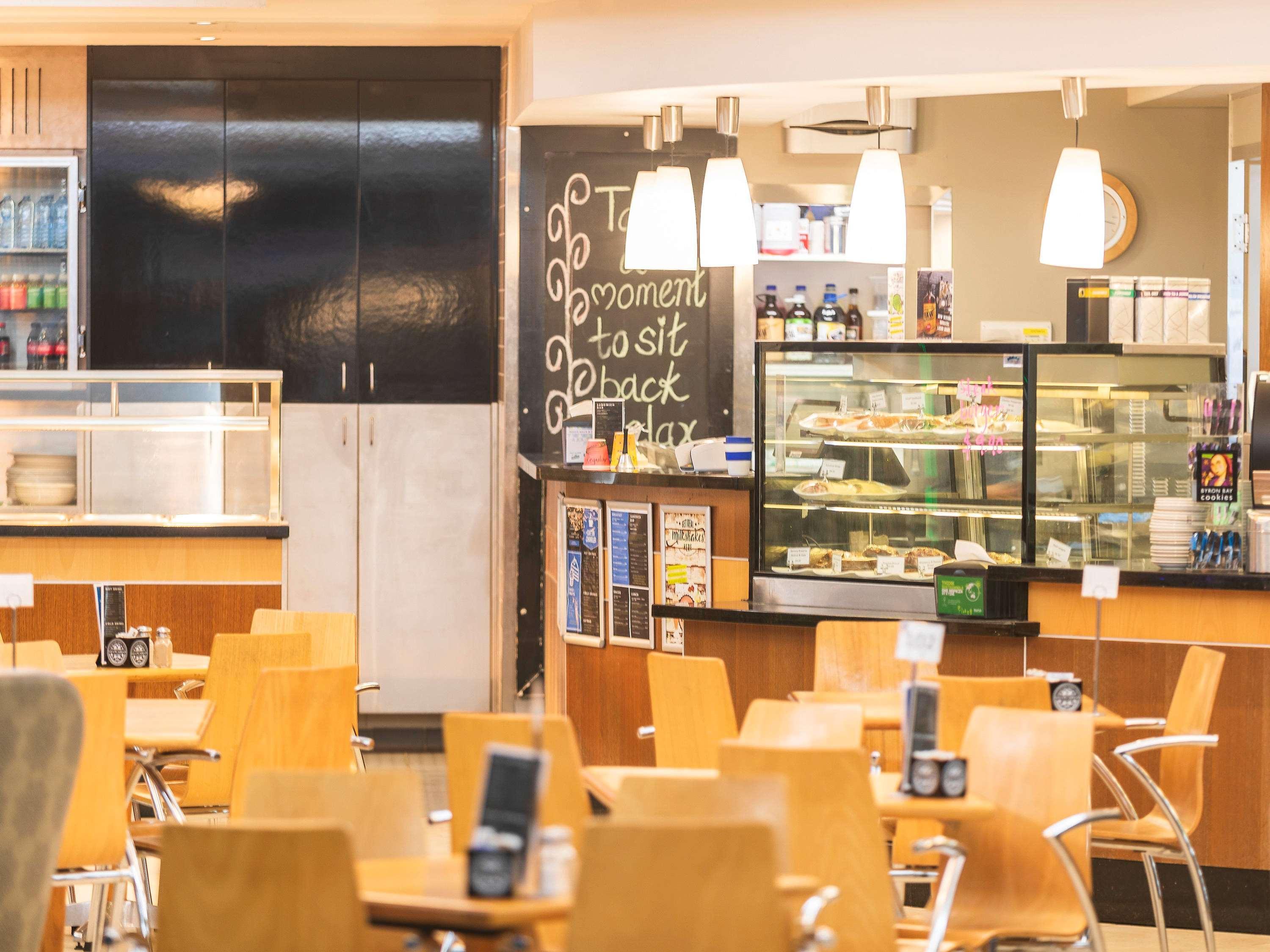 Mercure Canberra Belconnen Екстериор снимка